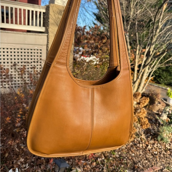Rare Vintage Coach Ergo Shopper Shoulder Bag 9035 in “Toffee” Tan Leather - Picture 5 of 15